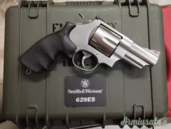REVOLVER  SMITH E WESSON MOD. 629 ES EMERGENCY SURVIVAL TOOL KIT CAL. 44 MAGNUM.