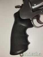 REVOLVER  SMITH E WESSON MOD. 629 ES EMERGENCY SURVIVAL TOOL KIT CAL. 44 MAGNUM.