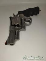 REVOLVER  SMITH E WESSON MOD. 629 ES EMERGENCY SURVIVAL TOOL KIT CAL. 44 MAGNUM.