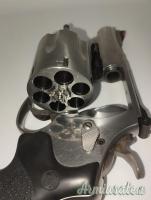 REVOLVER  SMITH E WESSON MOD. 629 ES EMERGENCY SURVIVAL TOOL KIT CAL. 44 MAGNUM.