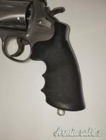 REVOLVER  SMITH E WESSON MOD. 629 ES EMERGENCY SURVIVAL TOOL KIT CAL. 44 MAGNUM.