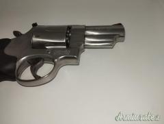 REVOLVER  SMITH E WESSON MOD. 629 ES EMERGENCY SURVIVAL TOOL KIT CAL. 44 MAGNUM.