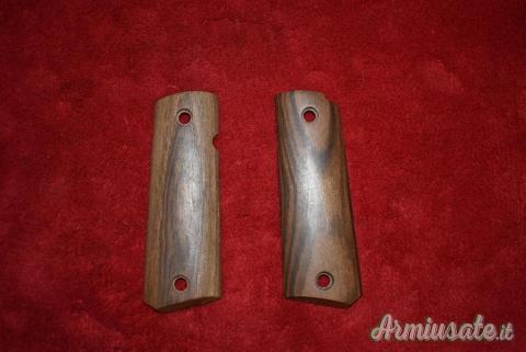 Guancette in noce per pistola semiautomatica 1911.