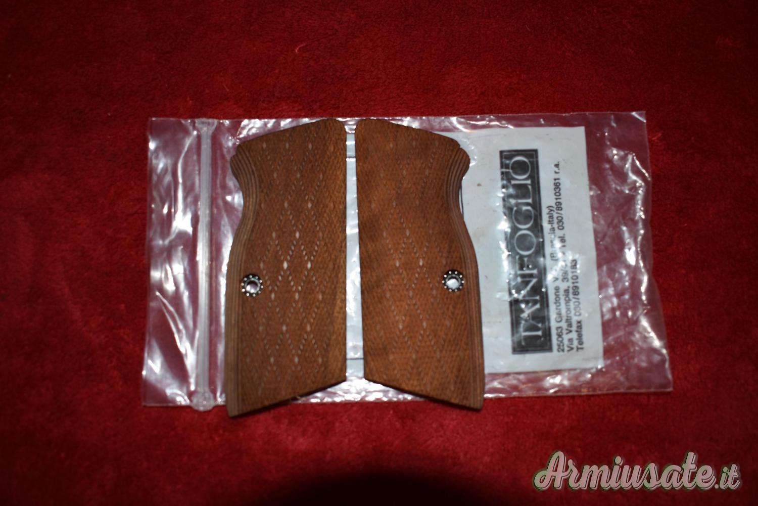 Guancette in noce per pistola semiautomatica Tanfoglio Limited e simili. Guancette in noce per pistola semiautomatica Tanfoglio Limited e simili.