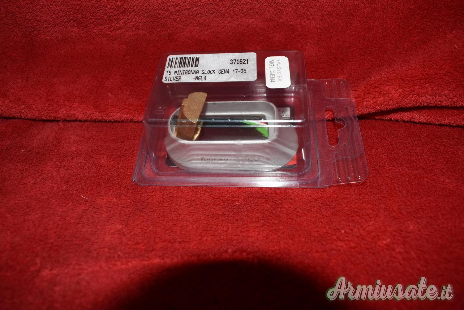Minigonna Tony System color argento per pistola semiautomatica Glock mod.17 - 35 Gen4. Minigonna Tony System color argento per pistola semiautomatica Glock mod.17 - 35 Gen4.