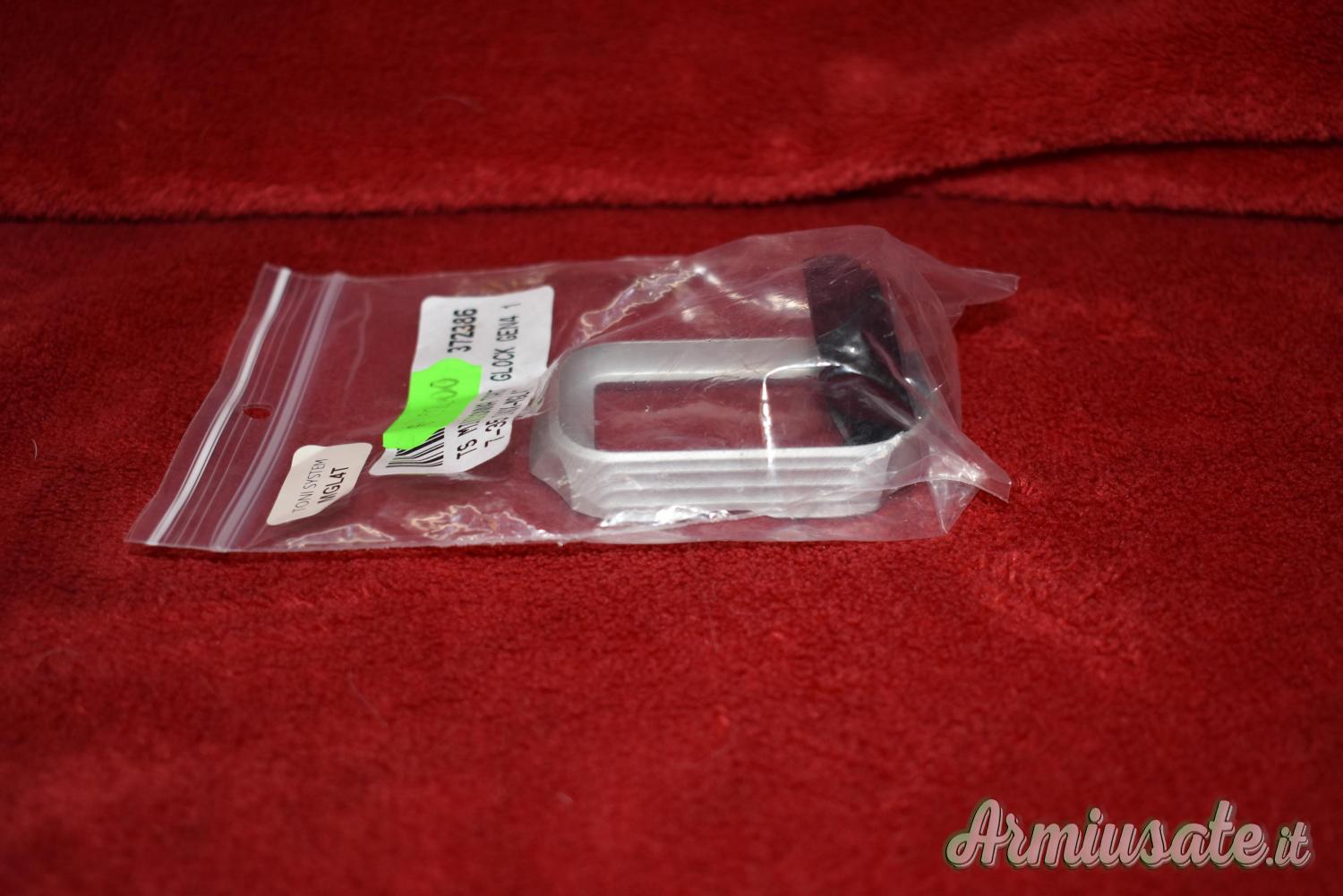 Minigonna Tactical color argento per pistola semiautomatica Glock mod.17 - 35 Gen4. Minigonna Tactical color argento per pistola semiautomatica Glock mod.17 - 35 Gen4.