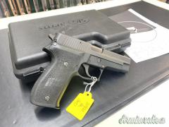 SIG-Sauer P226 9x21mm IMI