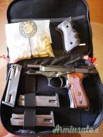 Beretta 96 cal. 40 S&W con 3 caricatori e doppie guancette
