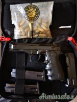 Beretta 96 cal. 40 S&W con 3 caricatori e doppie guancette