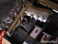 Beretta 96 cal. 40 S&W con 3 caricatori e doppie guancette