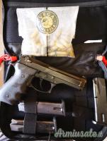 Beretta 96 cal. 40 S&W con 3 caricatori e doppie guancette