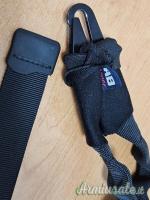 Cinghia a un punto elasticizzata e moschettone tattico coperto