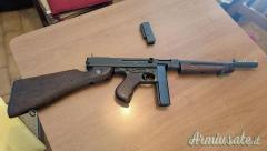 Submachine Gun Thompson M1 A1 rara variante con mirino semplificato