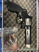 S&W 627 .357 magnum dual tone performance center