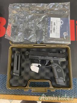 FN Herstal | Fabrique Nationale mod. 502 T-BLACK cal. 22 LR (NUOVA) (VEDI LA DESCRIZIONE)