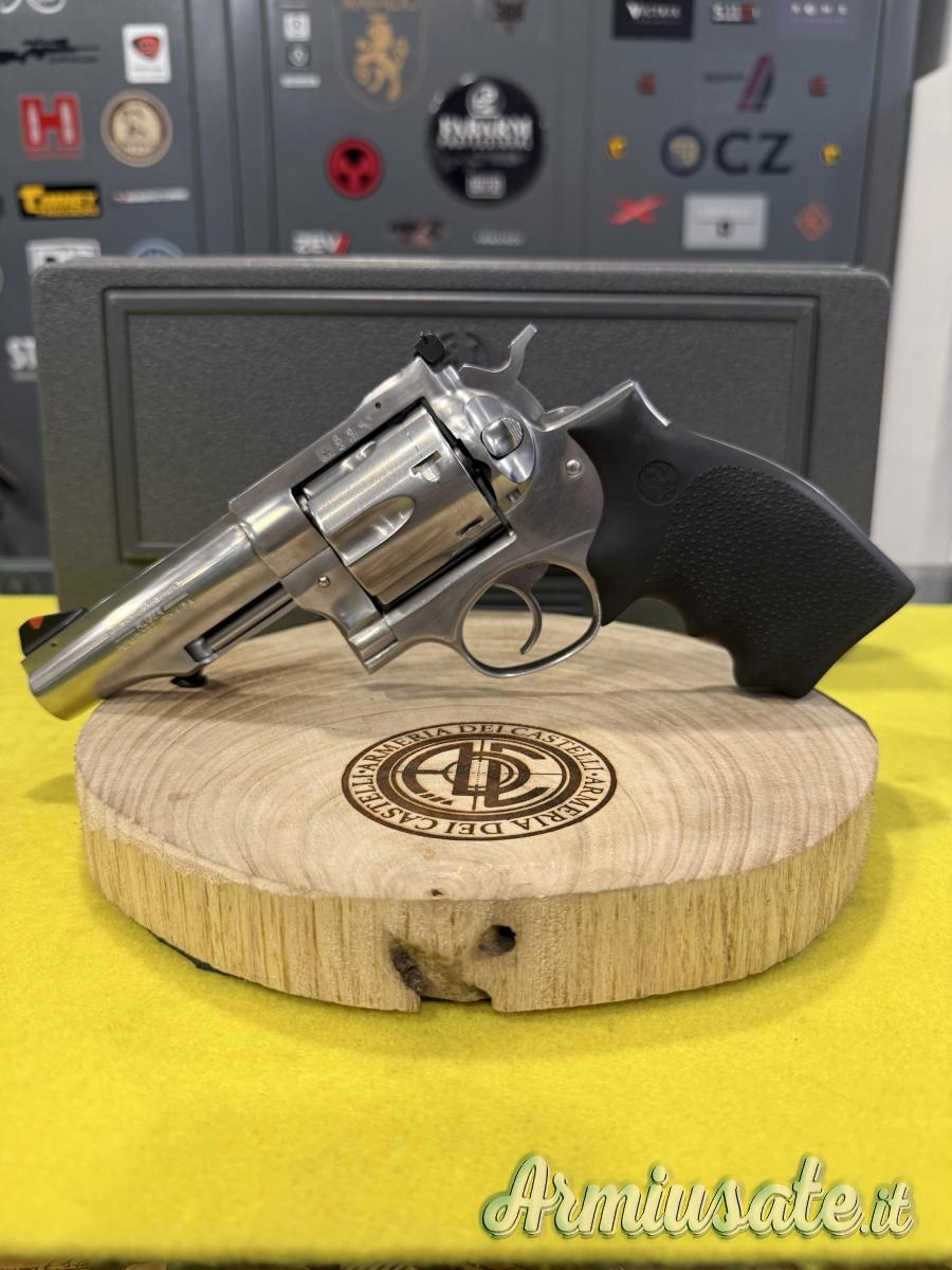 Revolver marca Ruger modello REDHAWK calibro 44 Remington Magnum Revolver marca Ruger modello REDHAWK calibro 44 Remington Magnum
