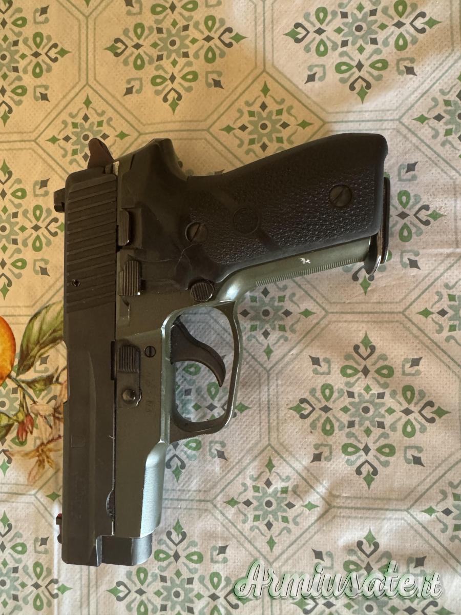 SIG-Sauer P228 9x21mm IMI SIG-Sauer P228 9x21mm IMI