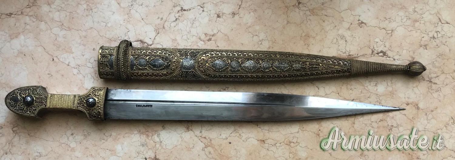 Kindjal russo firmato Abauragim famoso fabbricante di spade del Daghestan fine del XIX sec.... Kindjal russo firmato Abauragim famoso fabbricante di spade del Daghestan fine del XIX sec....