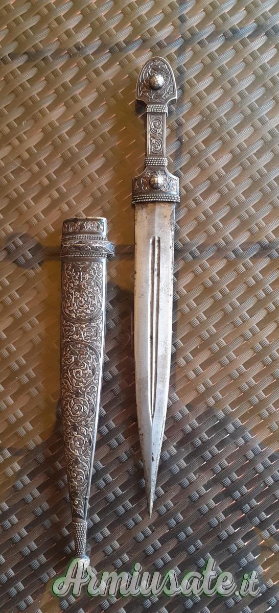 Pugnale kindjal di produzione russa caucaso Cosacco periodo fine 800 in argento....... Pugnale kindjal di produzione russa caucaso Cosacco periodo fine 800 in argento.......