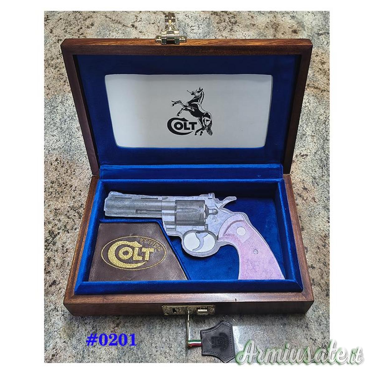 #0201 Valigetta Nuova in Pelle Colt Python 4 #0201 Valigetta Nuova in Pelle Colt Python 4