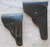 due fondine militari, un per pistola Walther modello PP - l'altra per pistola P38