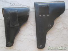 due fondine militari, un per pistola Walther modello PP - l'altra per pistola P38