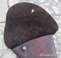 Lotto di originali fondine britanniche WW1 - WW2 - per revolver e porta munizioni