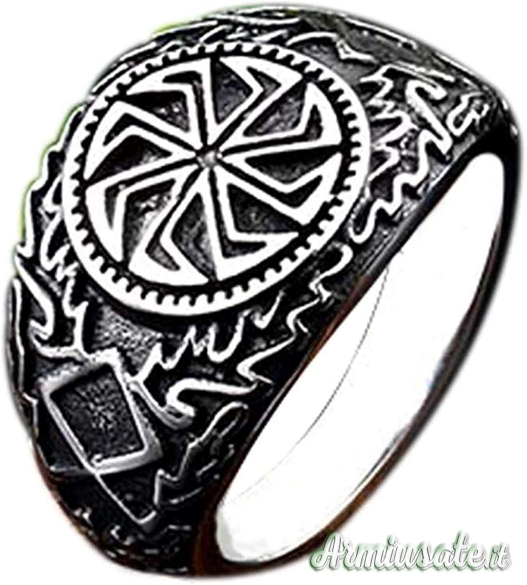 Anello con simbologia norrena e nazista realizzato in acciao inossidabile (POST-BELLICO) Anello con simbologia norrena e nazista realizzato in acciao inossidabile (POST-BELLICO)