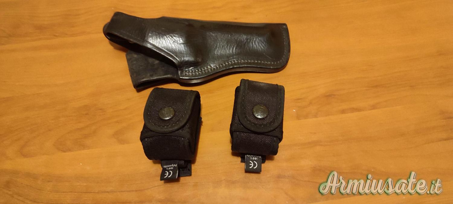 Fondina per revolver Smith and Wesson e Speed loader Fondina per revolver Smith and Wesson e Speed loader