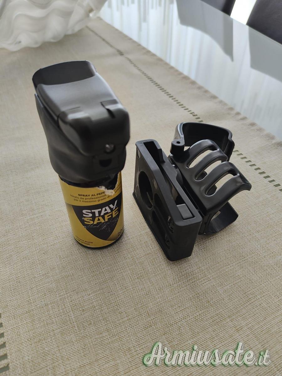 Vendo Spray Antiaggressione con luce integrata e clip da cintura Vendo Spray Antiaggressione con luce integrata e clip da cintura