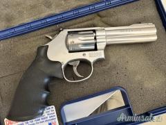 S&W 617 .22 LR Long Rifle