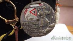 Raro copricapo feluca epoca fascista x G.U.F. di Roma con spille e medaglie montate (REGNO D'ITALIA)