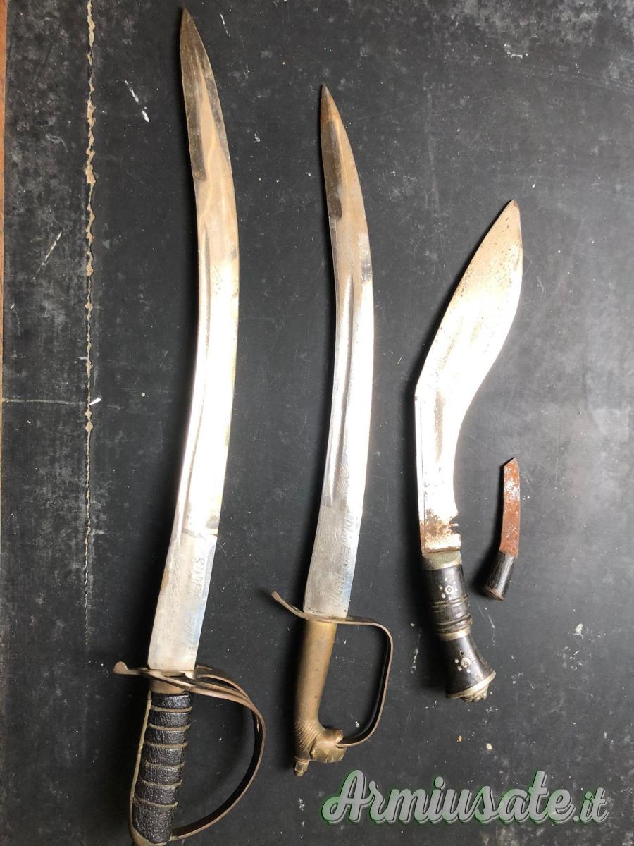 Cedesi 3 pugnali a lama curva Cedesi 3 pugnali a lama curva