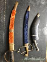 Cedesi 3 pugnali a lama curva Cedesi 3 pugnali a lama curva