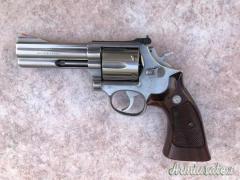 Revolver Smith e Wesson modello 686 cal 357 mag canna 4 pollici ottime condizioni