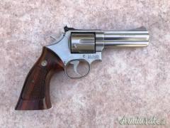 Revolver Smith e Wesson modello 686 cal 357 mag canna 4 pollici ottime condizioni
