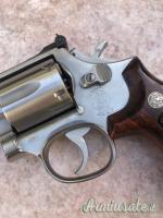 Revolver Smith e Wesson modello 686 cal 357 mag canna 4 pollici ottime condizioni