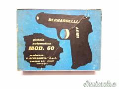 Confezione Bernardelli modello 60  con libretto d' istruzioni e kit di pulizia.