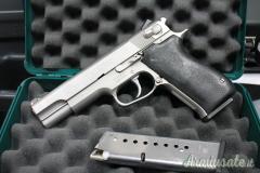 SMITH WESSON 1006 10mm Auto