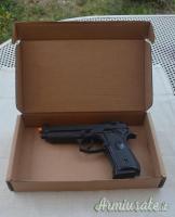 ..Pistola tipo  Beretta .