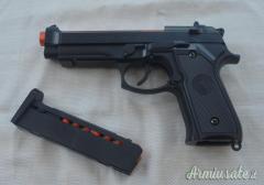 ..Pistola tipo  Beretta .