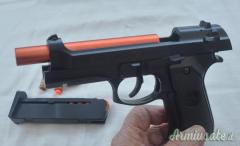 ..Pistola tipo  Beretta .