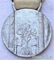 Medaglia d’epoca fascista cosiddetta “D’ONORE PER LE MADRI DI FAMIGLIE NUMEROSE” con 7 fiocchi