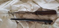 coltello da combattimento con fodero metallico