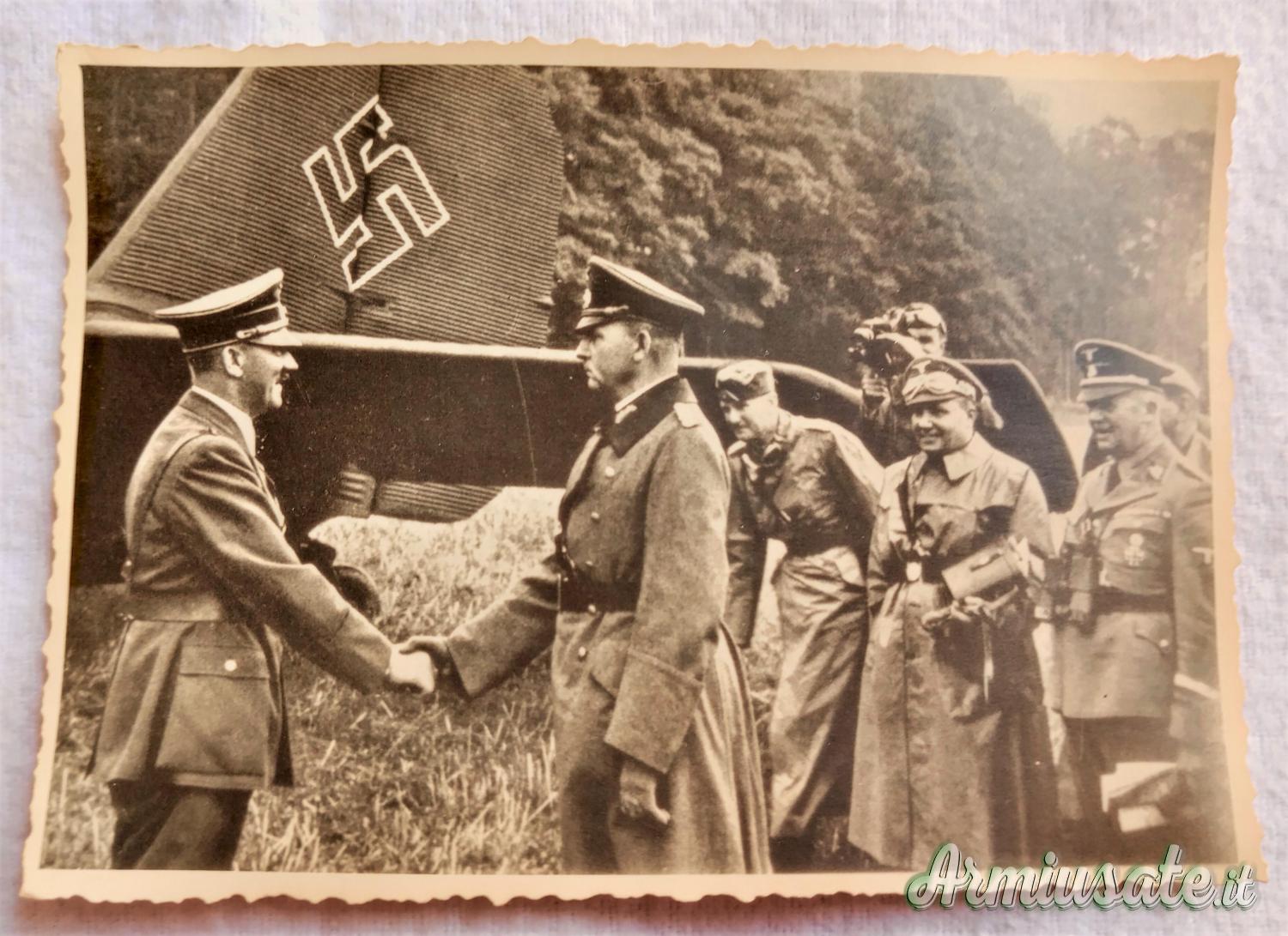 Fotografia epoca nazista con A. Hitler che saluta il generale Wilhelm List al suo arrivo a Pawłosiów Fotografia epoca nazista con A. Hitler che saluta il generale Wilhelm List al suo arrivo a Pawłosiów