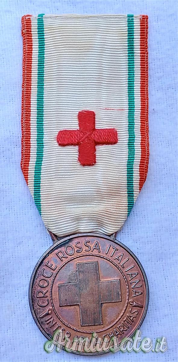 Medaglia epoca fascista “AL MERITO” x Benemerenti Croce Rossa Italiana di 3^ classe RSI - 1944 Medaglia epoca fascista “AL MERITO” x Benemerenti Croce Rossa Italiana di 3^ classe RSI - 1944