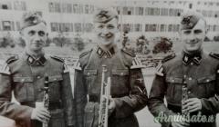 Fotografia d’epoca nazista che ritrae 3 militari graduati della banda musicale delle “WAFFEN-SS”