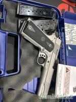 Smith & Wesson sw1911 .45 ACP