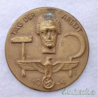 Spilla tedesca d'epoca nazista concessa dal NSDAP ai lavoratori tedeschi il 1 maggio 1934 Spilla tedesca d'epoca nazista concessa dal NSDAP ai lavoratori tedeschi il 1 maggio 1934