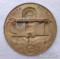 Spilla tedesca d'epoca nazista concessa dal NSDAP ai lavoratori tedeschi il 1 maggio 1934 Spilla tedesca d'epoca nazista concessa dal NSDAP ai lavoratori tedeschi il 1 maggio 1934